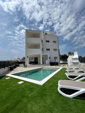 Vila Vasilj Vodice with private pool or private rooftop teracce with jacuzzi